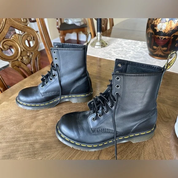 DR. MARTENS 11821 Original Boots - Picture 3 of 9